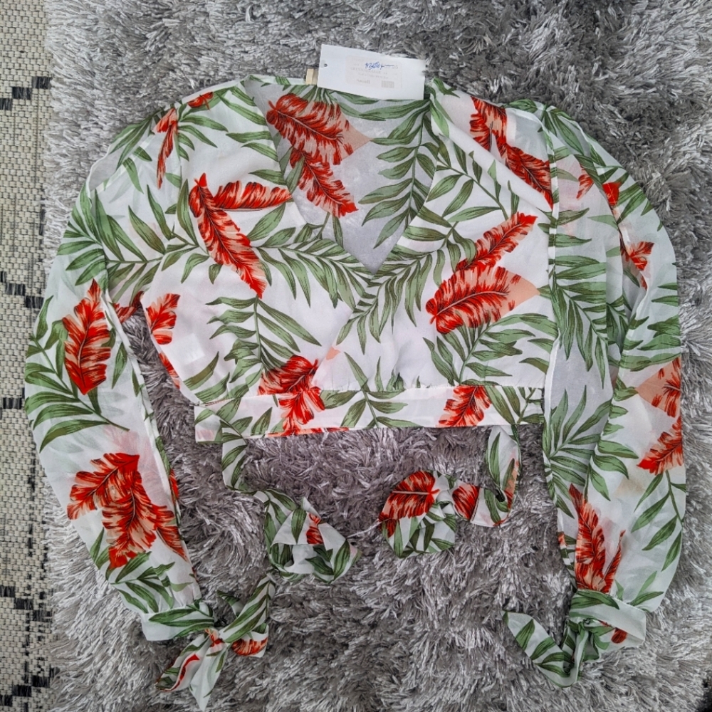 BNWT shear crop top tropical shirt (Cookies)
